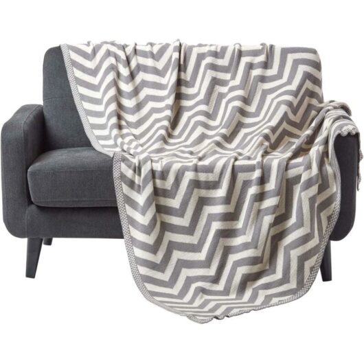 HOMESCAPES Grey Chevron Cotton Knitted Throw, 130 x 170 cm