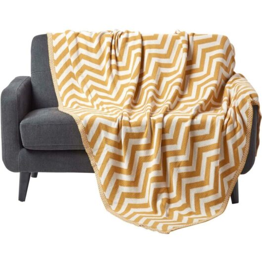 Homescapes - Mustard Chevron Cotton Knitted Throw, 130 x 170 cm - Yellow