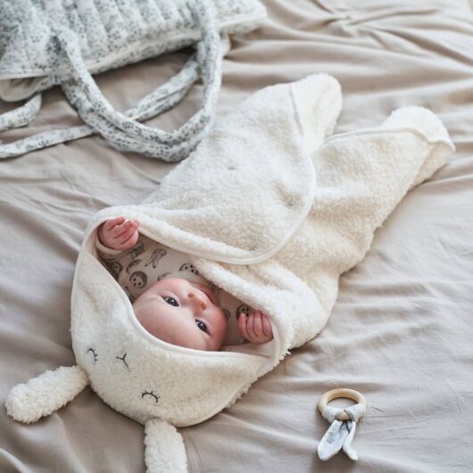 Throw Footmuff for Baby, in Plush Fabric, Lining in Jersey Knit white