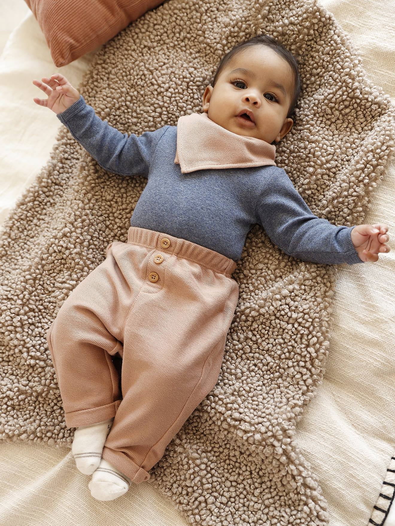 3-Piece Set for Newborns: Bodysuit + Trousers + Scarf camel