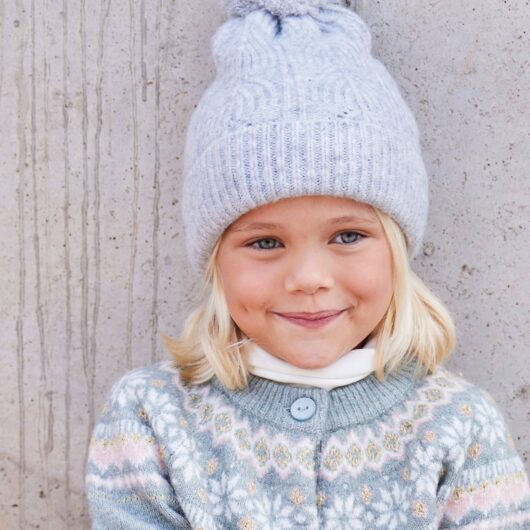Beanie + Snood + Mittens Set in Shimmering Cable-Knit marl grey
