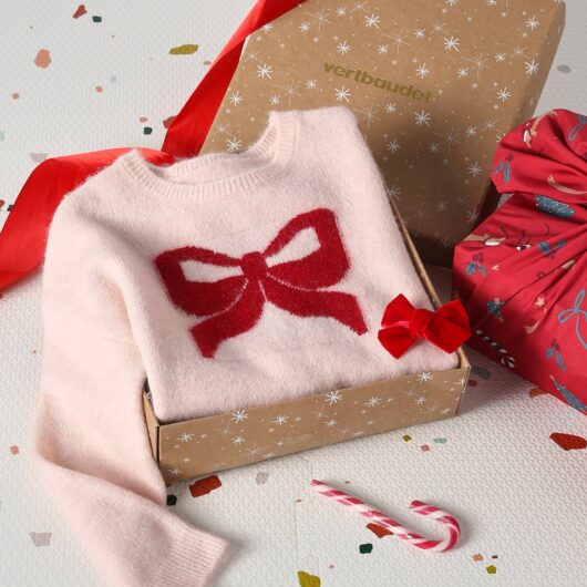 Christmas Gift Box with Jacquard Knit Reindeer Jumper + 2 Scrunchies for Girls pale pink