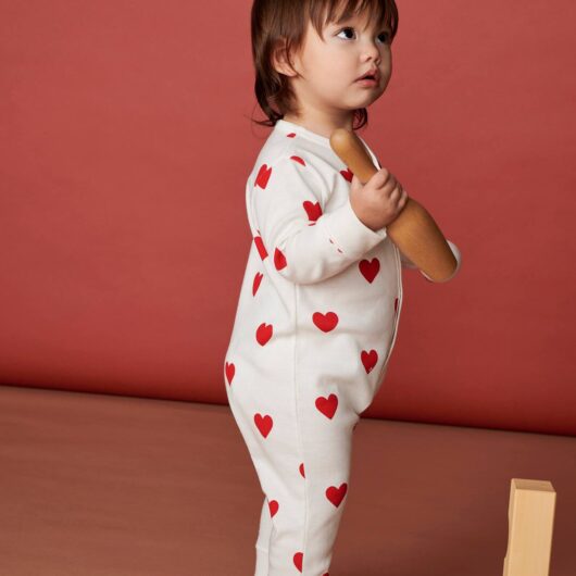 Hearts Sleepsuit in Organic Cotton for Babies, by Petit Bateau white light all over printed