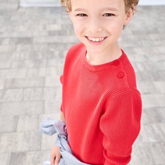 Knitted jumper for boys red