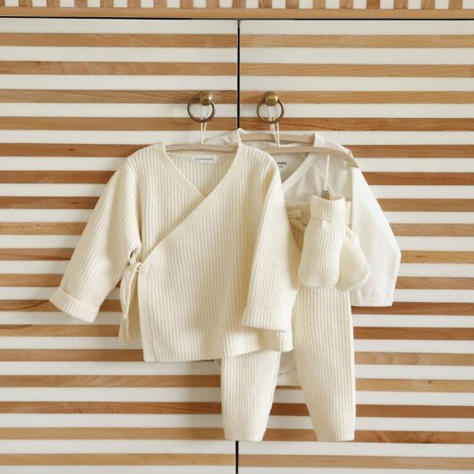 Set of 4 Plain Knit Items for Newborns: Cardigan + Trousers + Booties + Bodysuit ecru